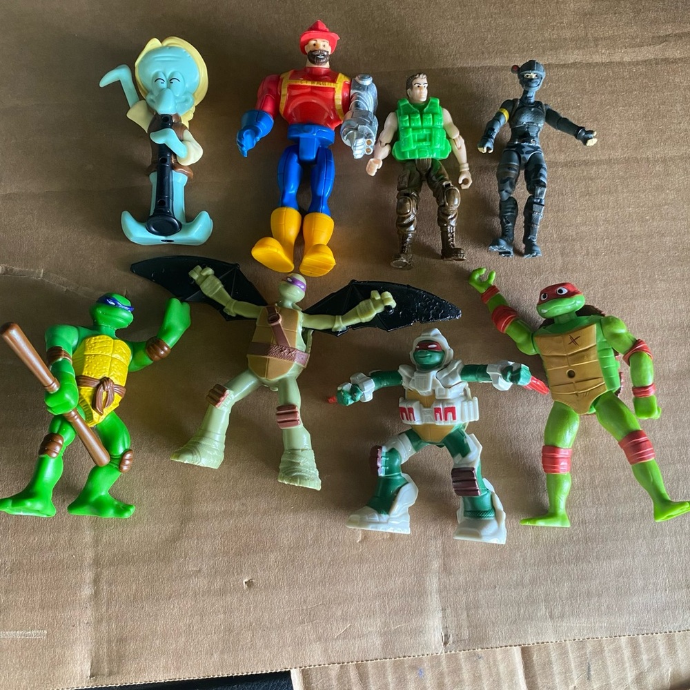 Teenage Mutant Ninja Turtles & Assorted Action Figures